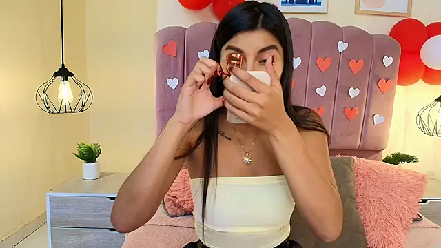 Ateneaaa  online show from February 18, 7:35 pm