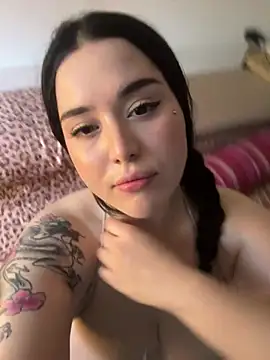 Venustrapp online show from July 10, 9:21 am