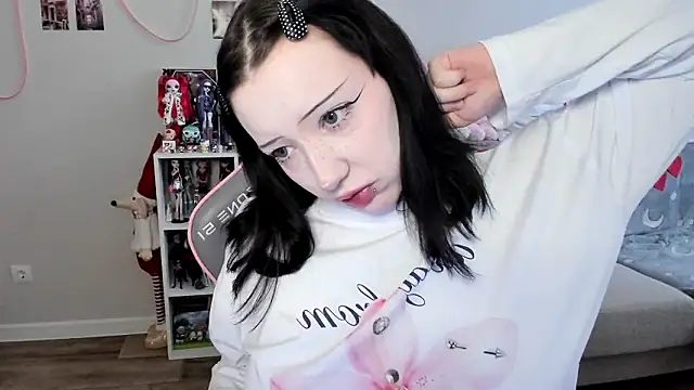 MollysLand online show from March 23, 8:53 am