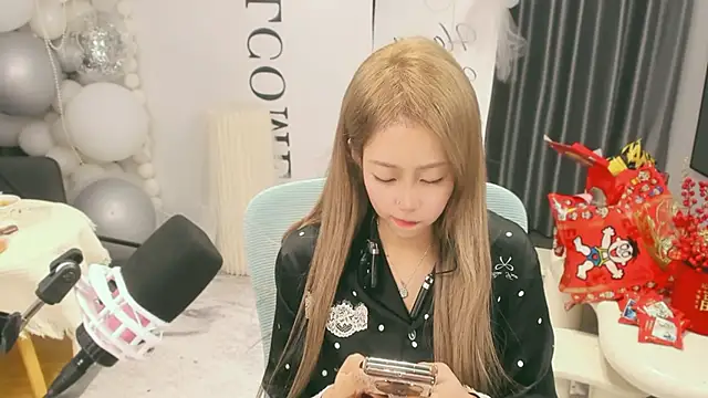 hotgirl0111 online show from March 1, 12:38 pm