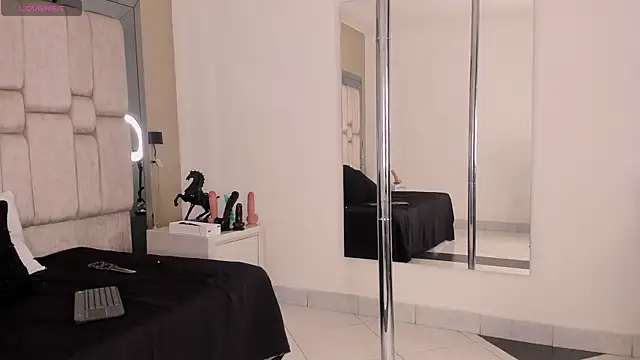 NikkiKros online show from March 28, 8:36 am