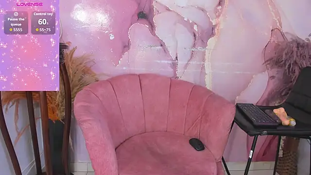 Cinnamon Sue online show from March 27, 9:04 pm