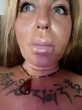 MiaMooly online show from September 19, 7:02 pm