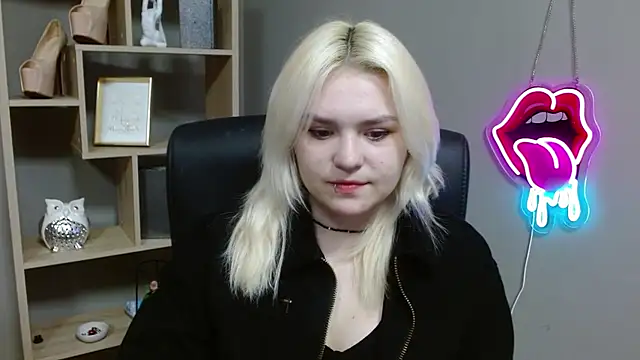 SweetLilyxo online show from February 23, 7:30 am