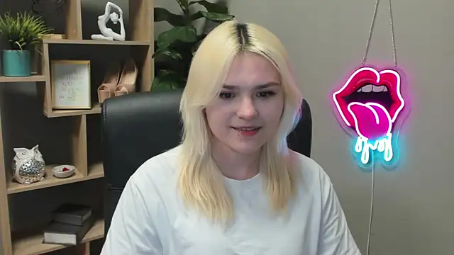 SweetLilyxo online show from March 10, 2:21 pm