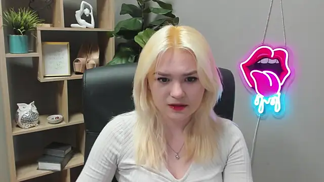 SweetLilyxo online show from March 19, 7:24 am