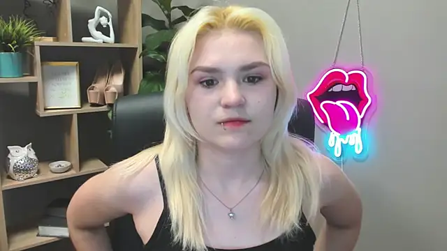 SweetLilyxo online show from March 25, 7:44 am