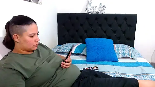 suzy paz online show from April 7, 9:28 pm