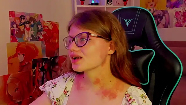 ChloeHalses online show from April 17, 5:09 am