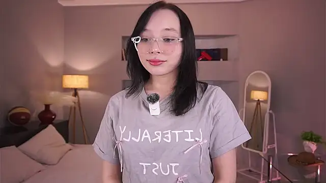 HannaHayles online show from February 3, 6:01 pm