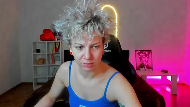 strip dancer online show from March 3, 7:25 am