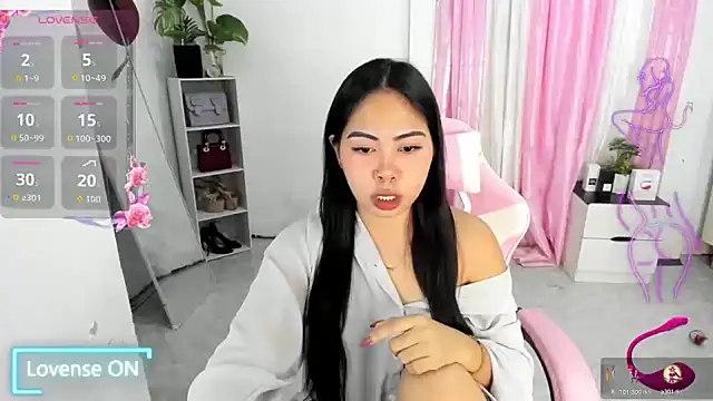 Ursweetyshaine online show from May 7, 12:37 am