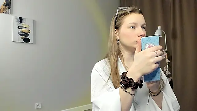 VictorMencia online show from March 2, 7:20 pm