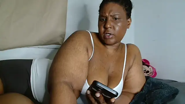 CurvySashia online show from June 2, 12:55 am