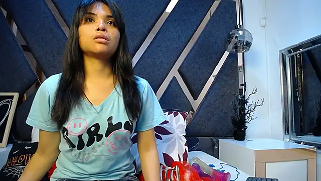 Maggyx online show from May 29, 1:53 pm