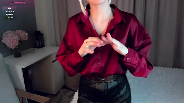 GoldenLenarz online show from March 3, 11:16 am