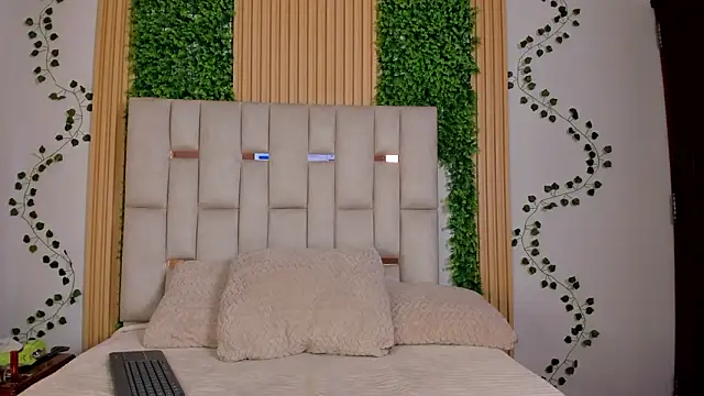 Emma Nmm online show from February 24, 7:45 pm