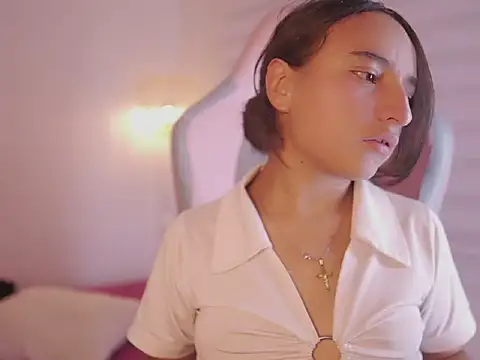  emily jonexs online show from February 9, 8:33 pm