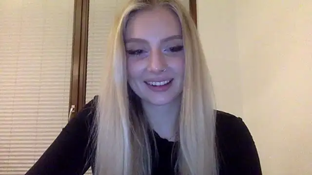 MayaWetDream online show from May 14, 8:25 pm