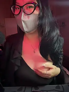 HaleyKin online show from April 24, 2:31 pm