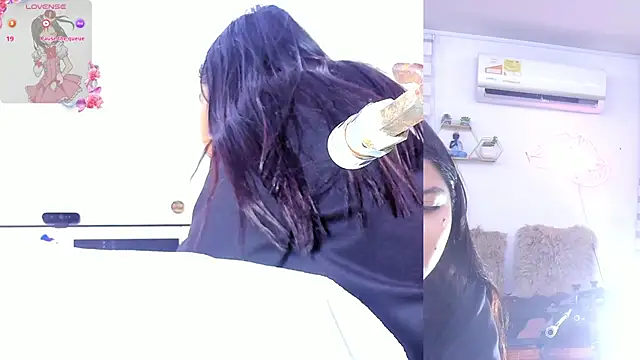 lana  kane   online show from April 14, 9:09 am