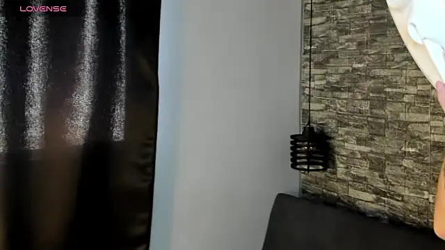 ASHLEY COLLINS1 online show from March 19, 1:37 pm