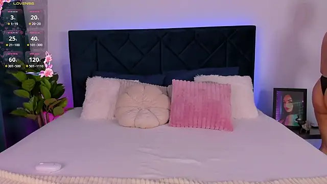 MissMichellee online show from April 7, 7:38 pm