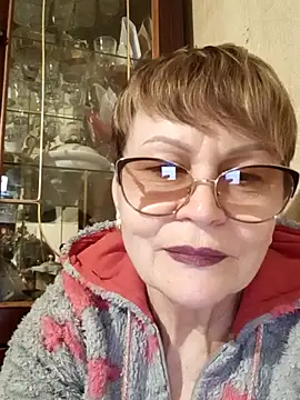 SophieBurns online show from April 8, 1:35 pm