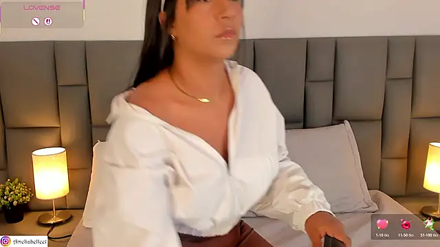 Amelie Belle  online show from April 14, 1:55 pm