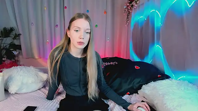 lada2k4 online show from April 13, 8:04 am