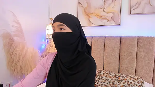 Yaasmin  online show from February 10, 7:06 pm