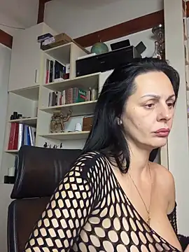 MiriamDelyn online show from March 18, 8:47 pm