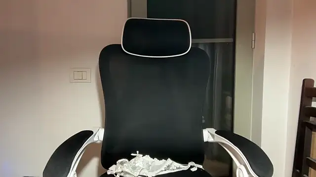 minniebunnyyy online show from March 4, 11:00 pm