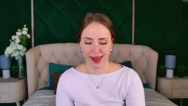 Arielle Vade online show from March 29, 9:19 am