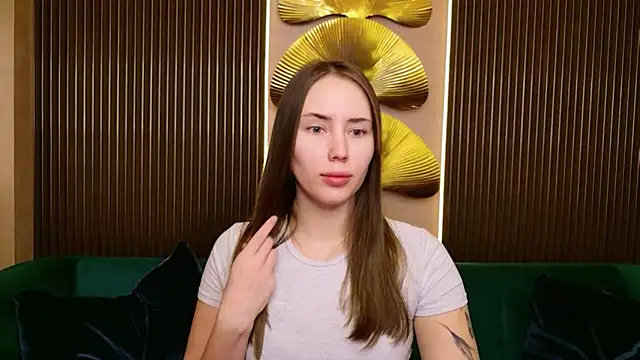 Arielle Vade online show from March 2, 5:30 am