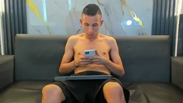 Isaak 26 online show from March 18, 5:29 pm