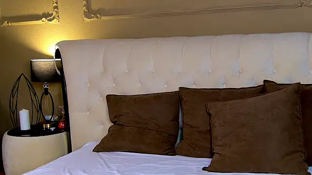 YourSweetArya online show from March 26, 3:25 pm