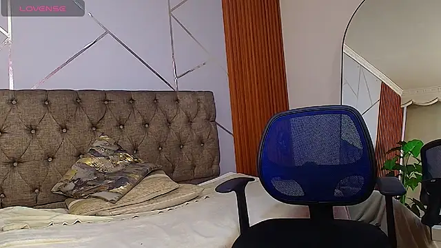 sasha gracee  online show from April 13, 2:07 pm