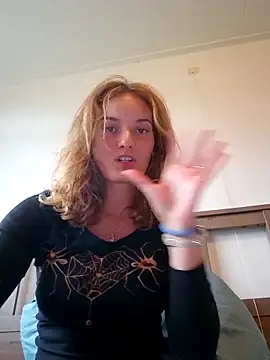 sweetsophie69 online show from April 24, 6:22 pm