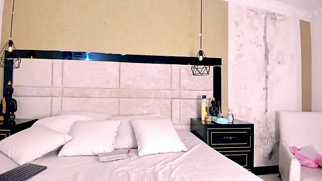 CloheBell online show from April 7, 7:49 pm