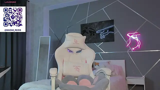 naomi reiss online show from April 14, 12:54 am