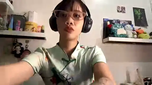 GloryKulikowski online show from February 19, 12:16 pm