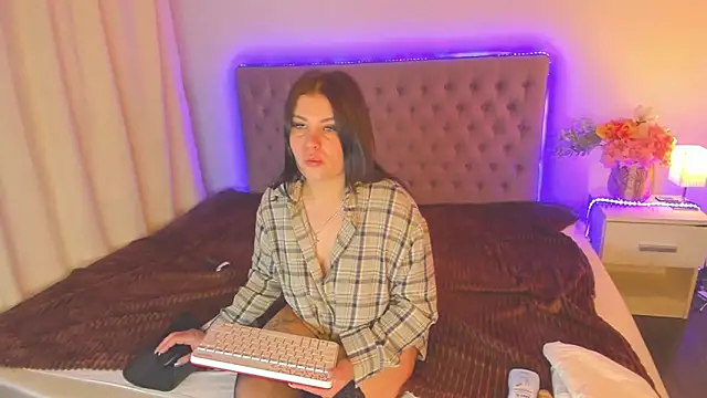 AmandaHoppe online show from April 13, 8:04 am