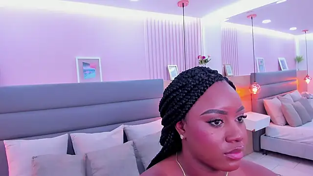 laia fisher  online show from April 2, 1:30 pm