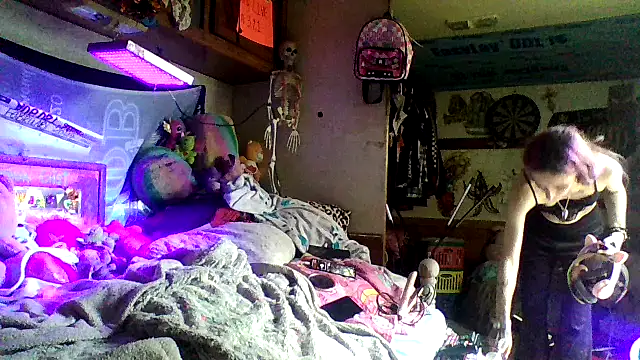 issyamazin online show from February 18, 2:38 pm