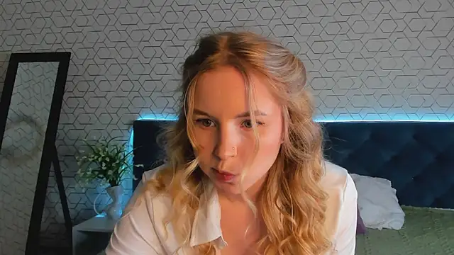 Linda  Bloom online show from March 26, 2:47 am