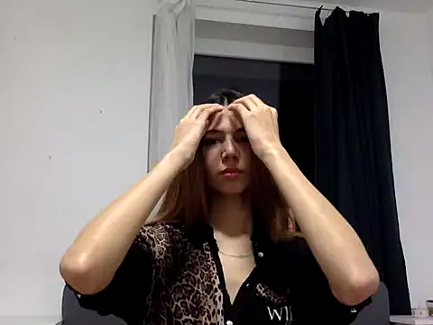 KiraVixenSweet online show from February 23, 7:35 pm