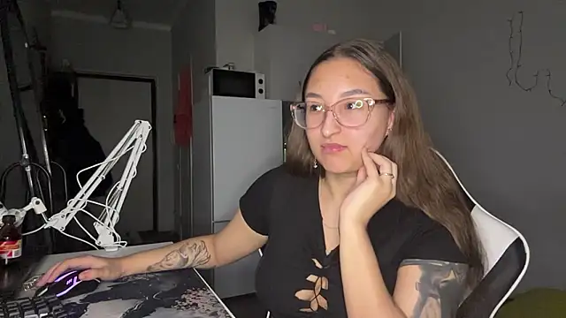 YettaUrive online show from February 27, 3:23 pm