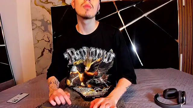 Couple In Heat online show from April 11, 7:50 pm