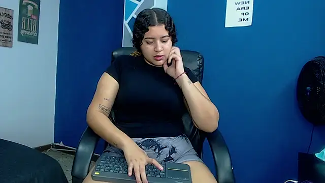 goodgirlxxl online show from March 19, 12:48 am